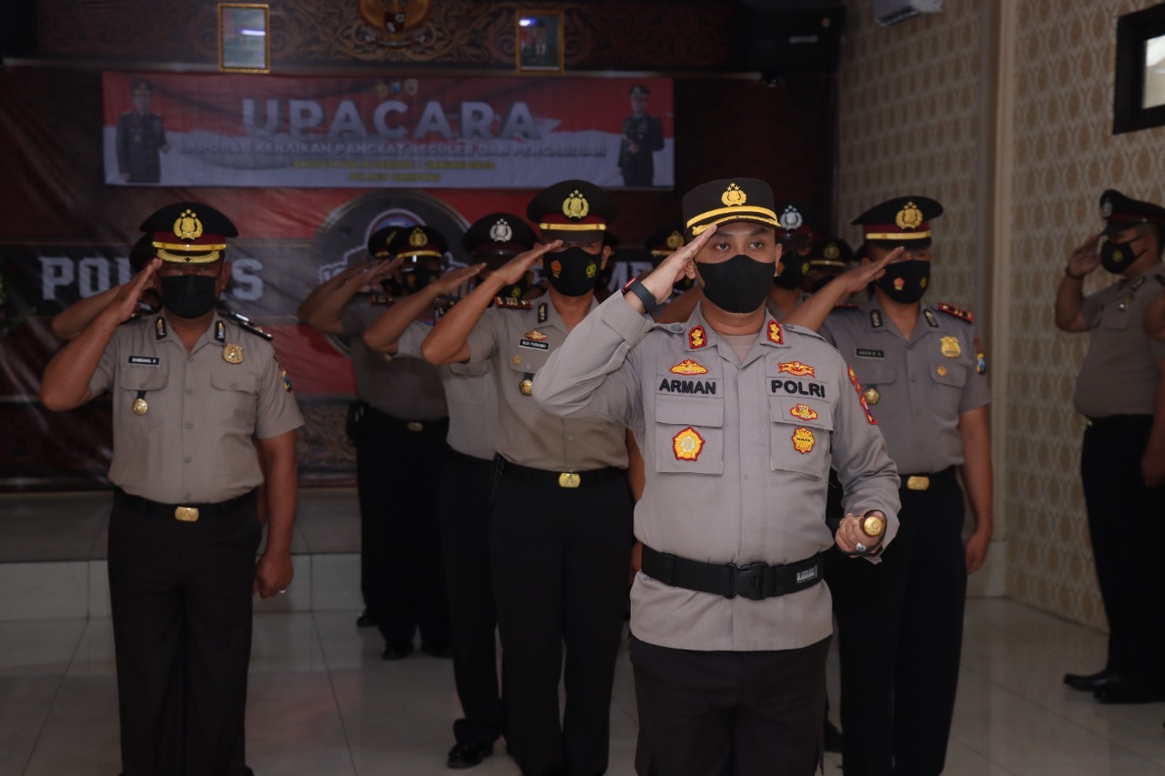 Upacara kenaikan pangkat Polres Sampang