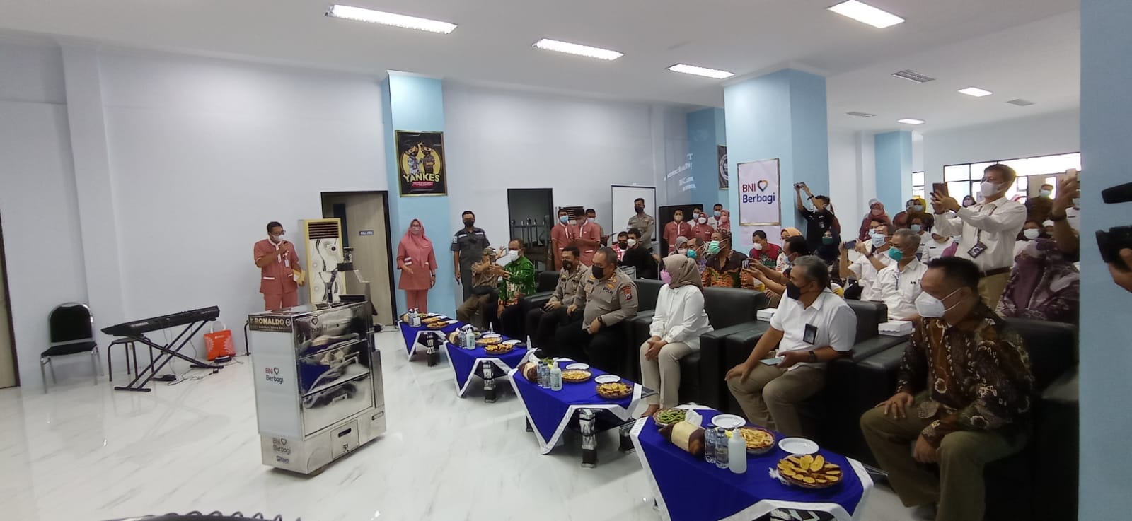 Bantuan Robot Penangkal Omicron di Rumah Sakit (RS) Bhayangkara Lumajang