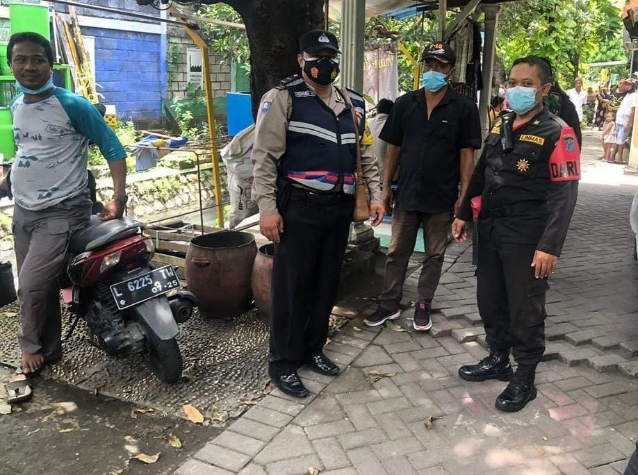 Petugas dilokasi temuan jasad bayi