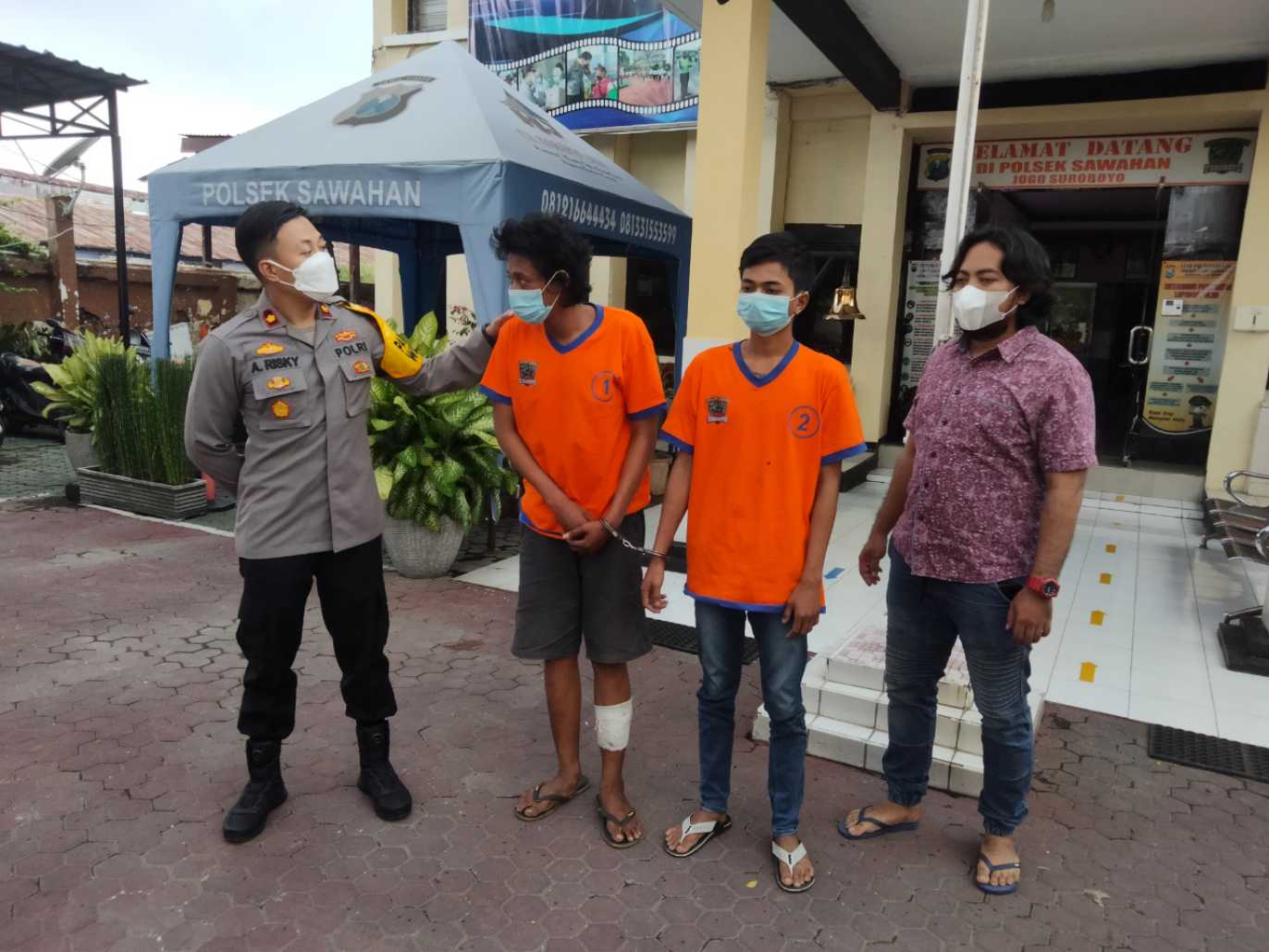 Kapolsek pamerkan dua jambret yang ditembak Polsek Sawahan