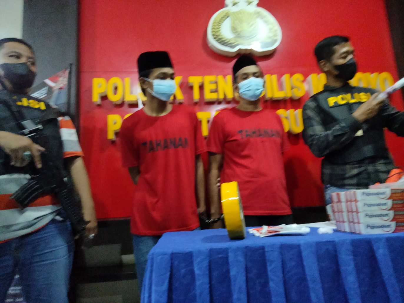 Dua pemalsu paata gigi di Polsek Tenggilis Surabaya