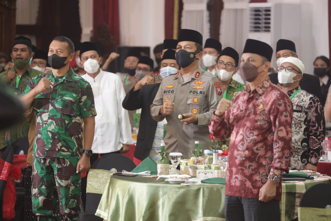 Gubernur Jatim Khofifah Indar Parawansa, Kapolda Jawa Timur Irjen Pol Nico Afinta, dan Ketua DPRD Provinsi Jatim, Kasdam V/Brawijaya, Wakajati Provinsi Jatim
