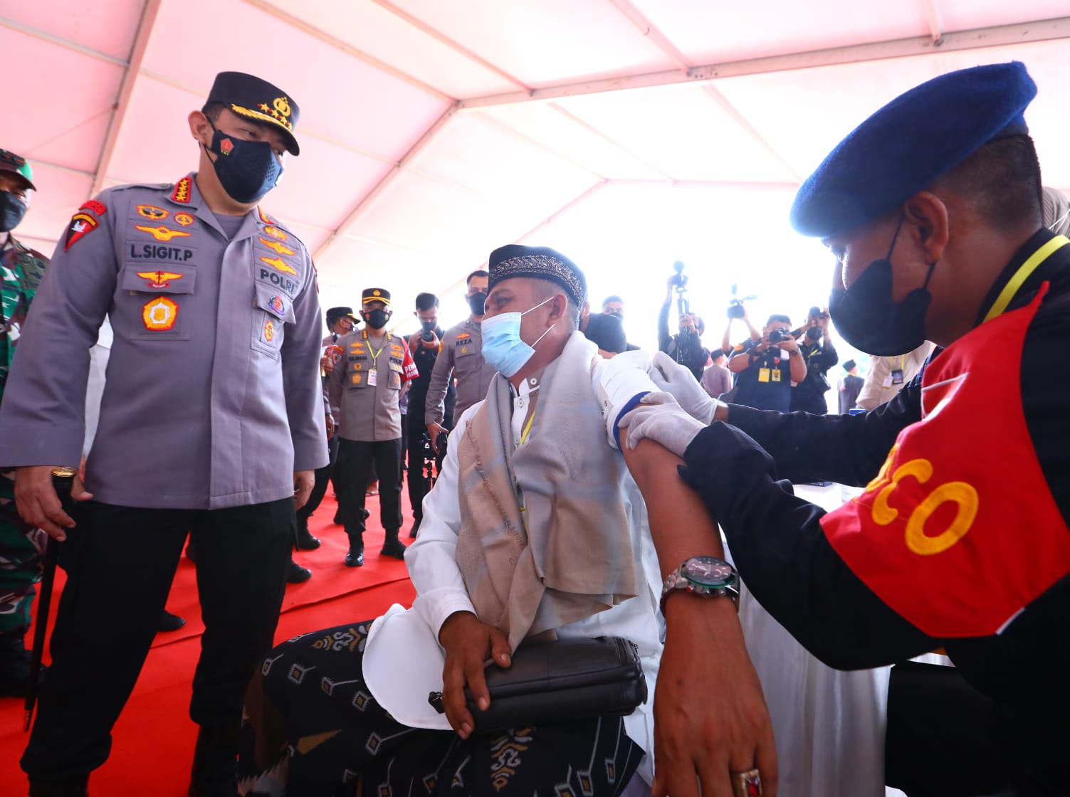 Kapolri tinjau vaksinasi di Aceh