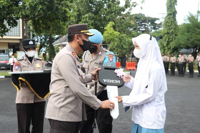 Pemenang hadiah motor di Sampang 