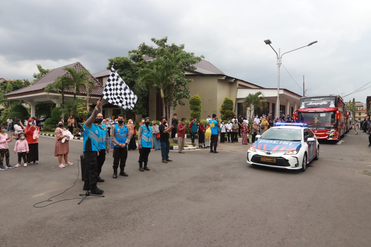 Pemberangkatan Sekolah Inspektur Polisi (SIP) oleh Kapolda Jatim.