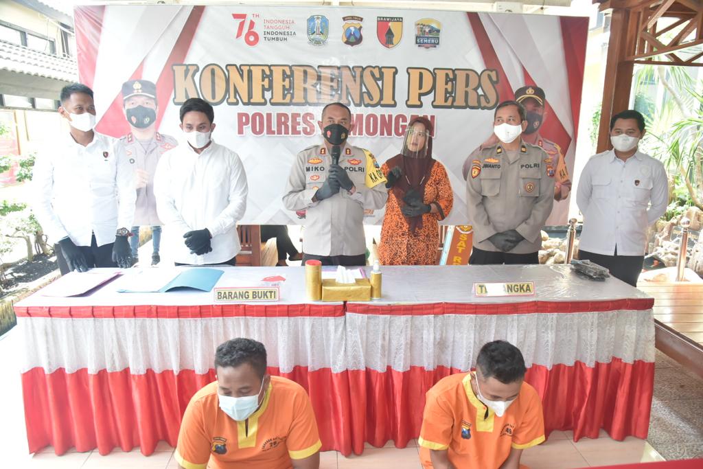 Kapolres Lamongan pamerkan dua pelaku