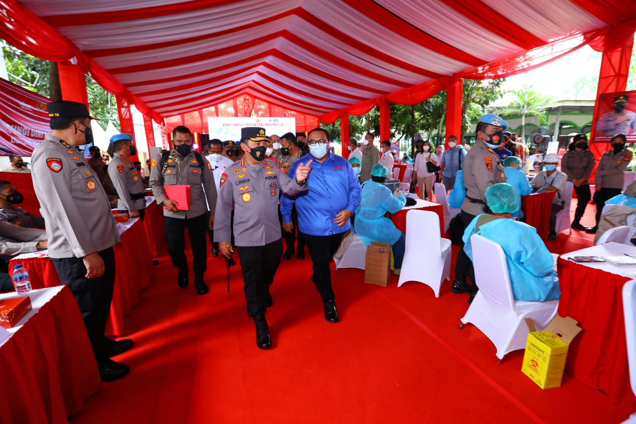 Kapolri Jenderal Listyo Sigit Prabowo meninjau langsung akselerasi vaksinasi