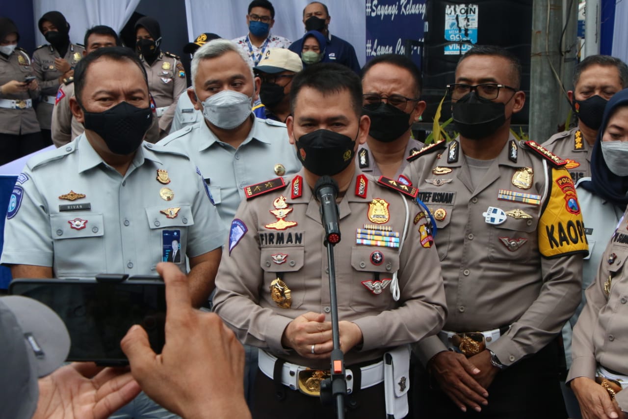 Kakorlantas Polri di Bundaran Waru Surabaya