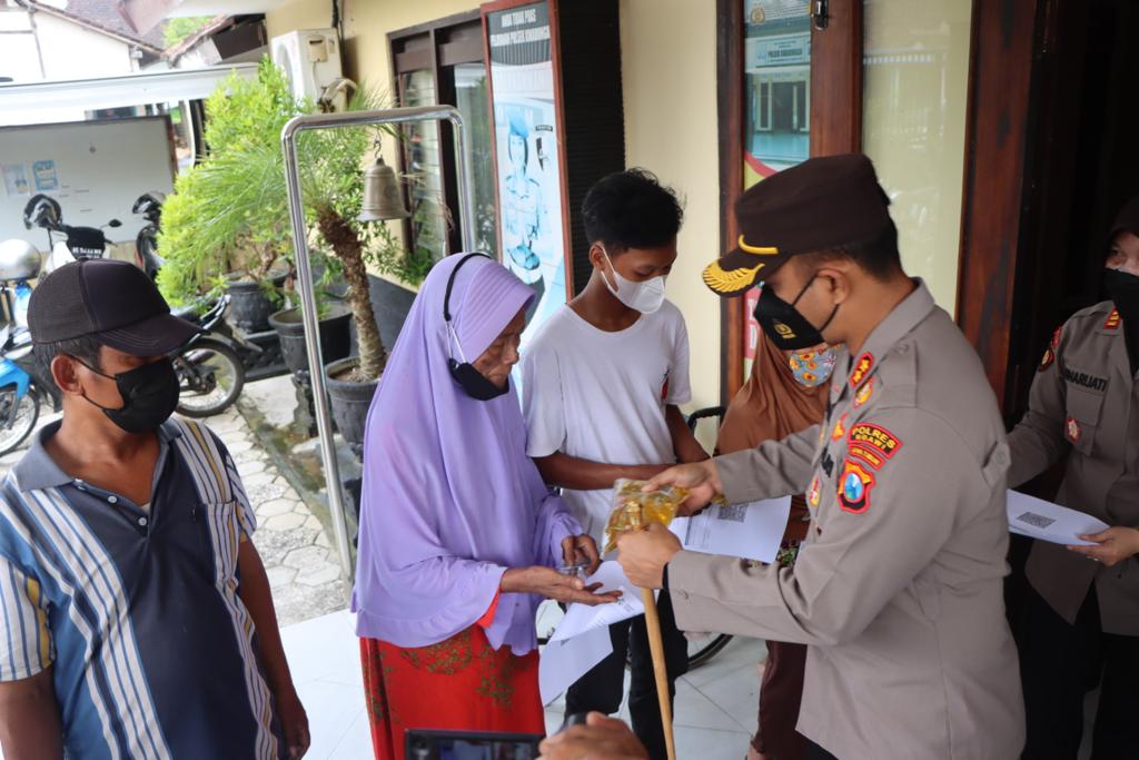 AKBP I Wayan Winaya memberikan door prize