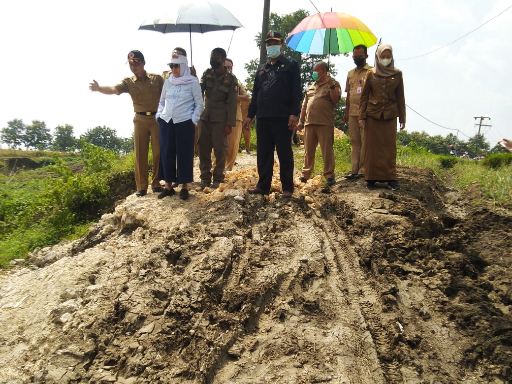 Bupati Bojonegoro Anna tinjau longsor