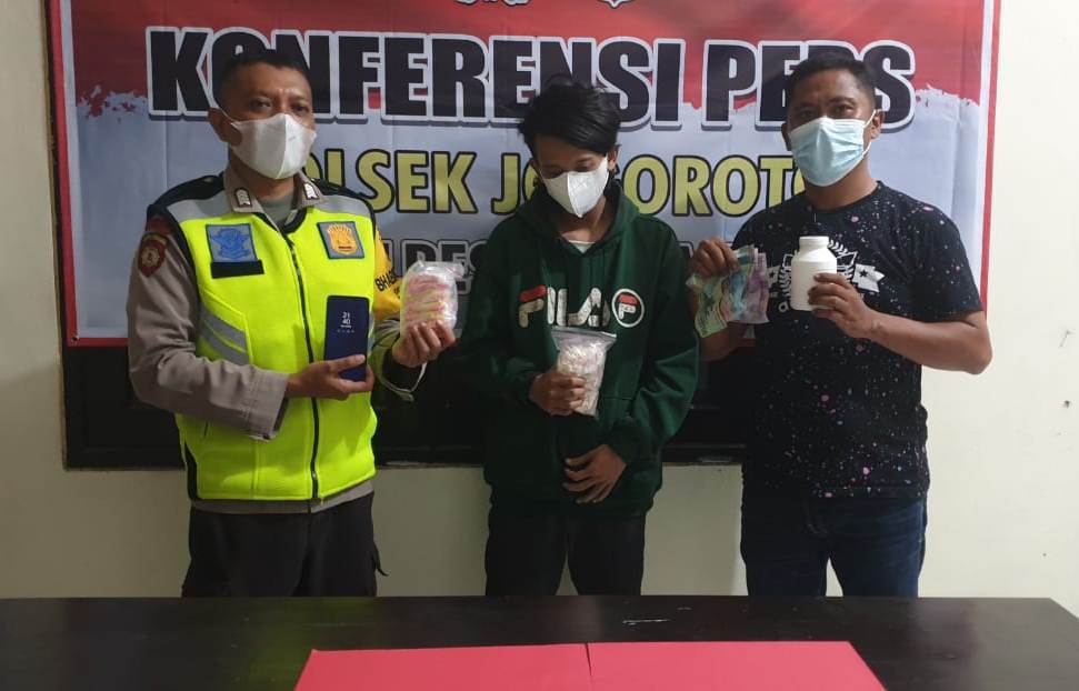 Kapolsek pamerkan pelaku sabu