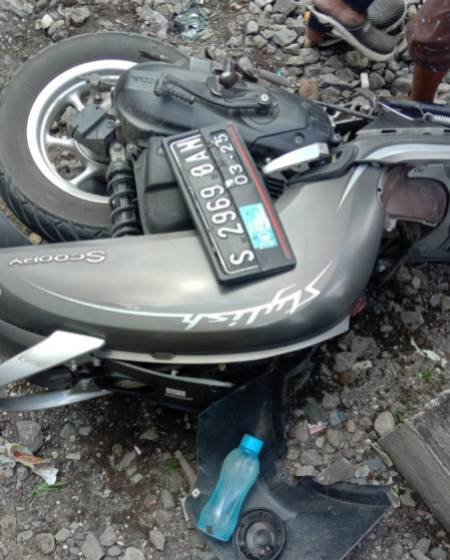 Kendaraan korban yang tertabrak ringsek, rusak parah