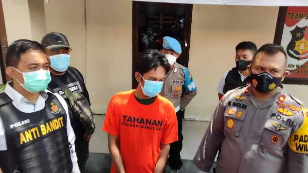Pelaku sabu diapit Kapolsek dan Kanit Sukolilo