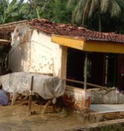Rumah milik warga yang ambruk