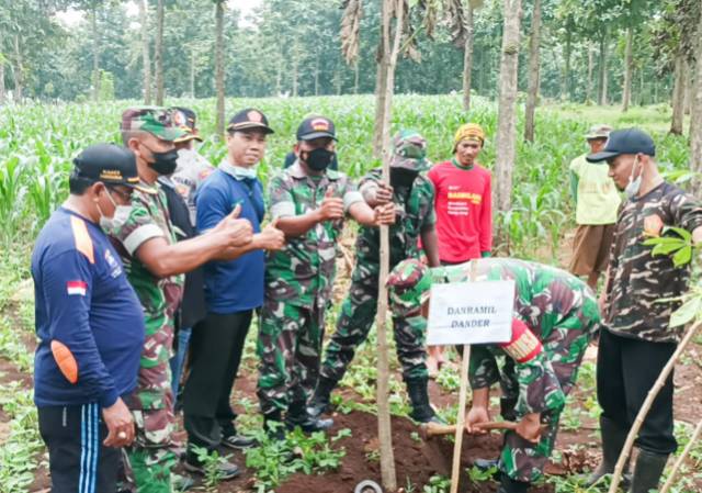 TNI di Koramil 0813-05/Dander bersama Perhutani KPH Bojonegoro