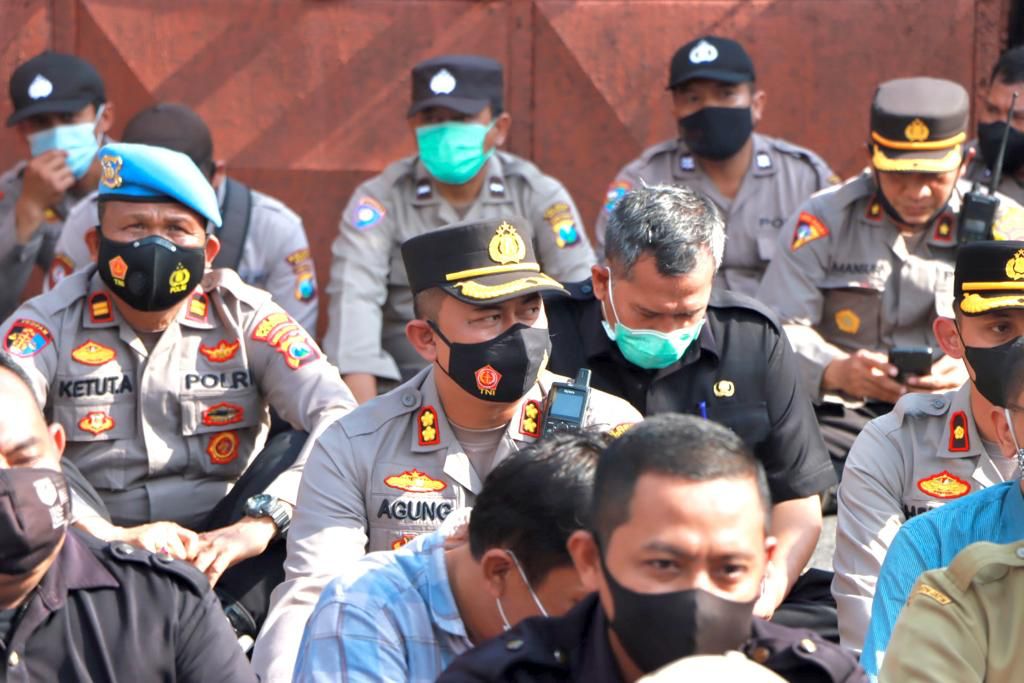 Kapolres Kediri berbaur dalam Demo
