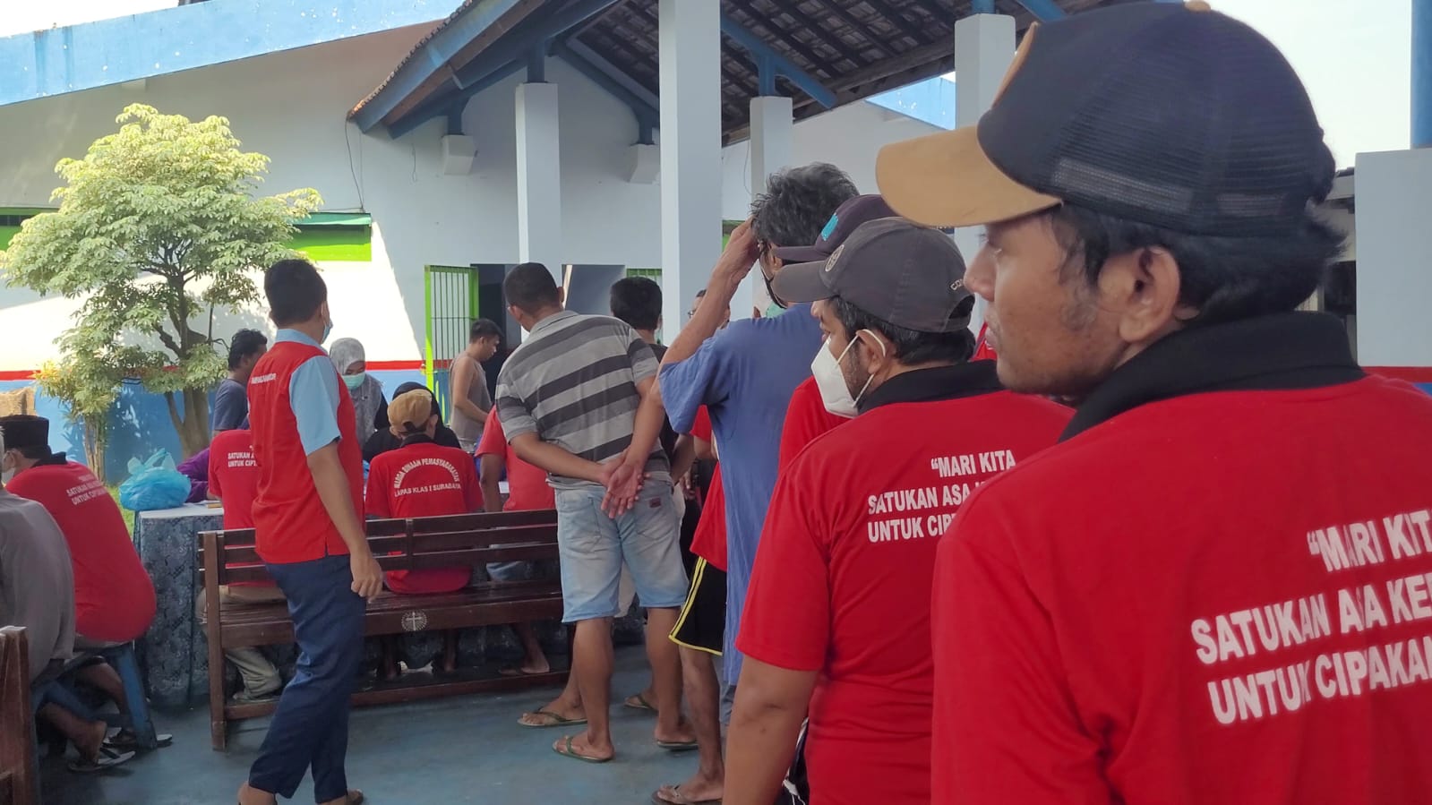 Pemeriksaan penyakit menular Lapas Surabaya