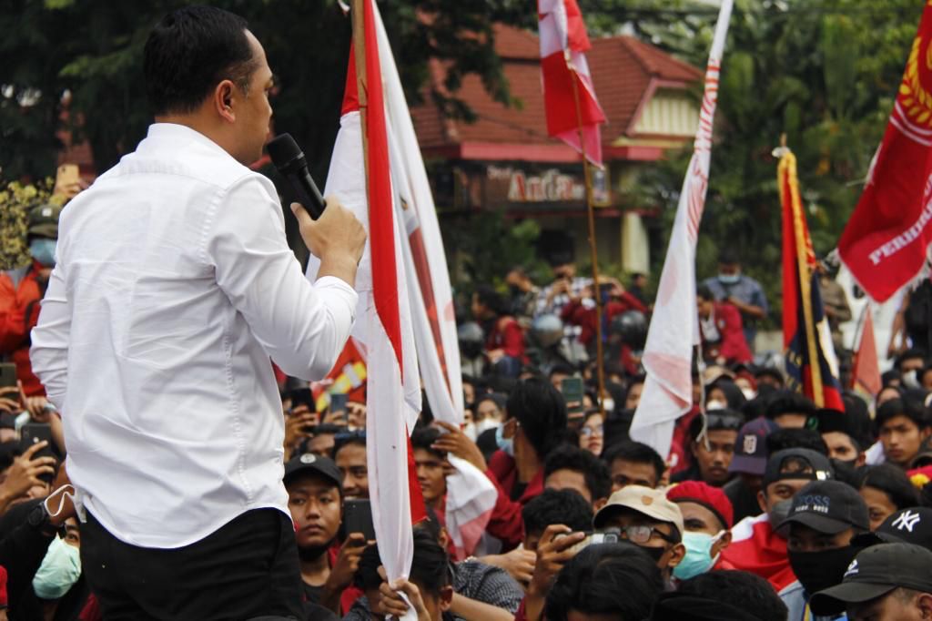 Walikota Surabaya temui aksi massa demo