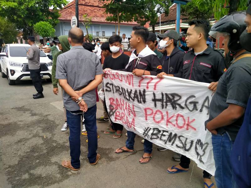 Kedatangan Jokowi didemo mahasiswa di Sumenep