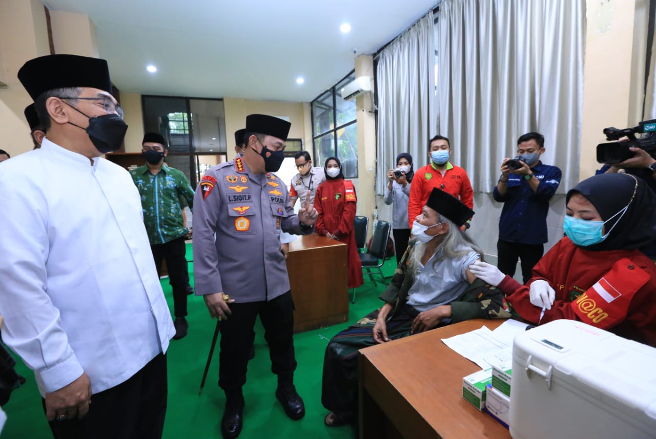 Jendral Lestyo Sigit tinjau vaksinasi