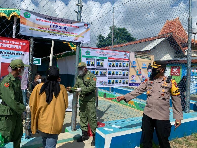 AKBP Roqip Triyanto, bersama Forkopimda memantau jalannya pelaksanaan Pilkades