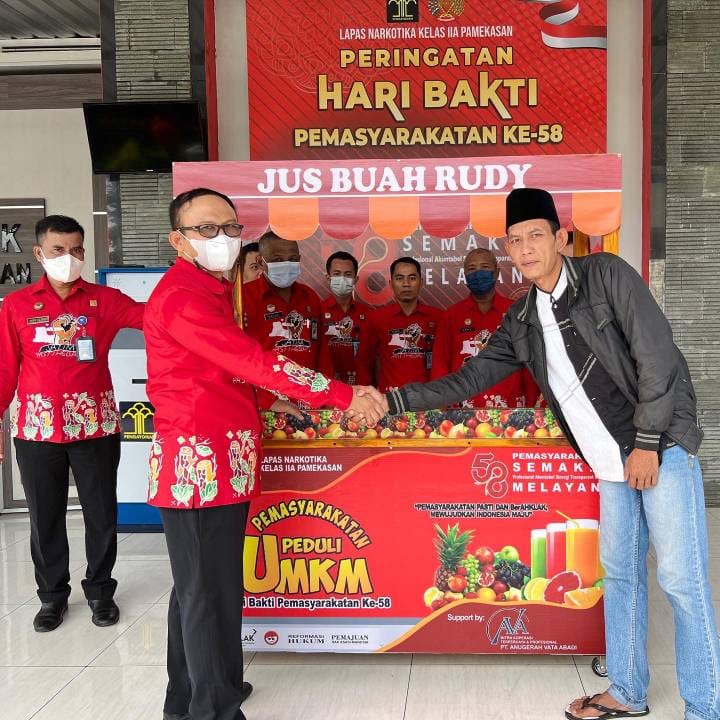 Lapas Pamekasan berikan gerobak untuk usaha micro kecil