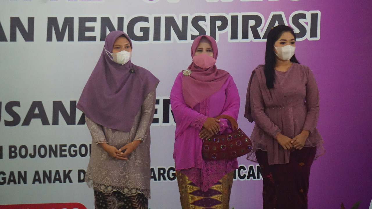Wintari Piraih warga Margomulyo juara satu perempuan lomba cipta busana