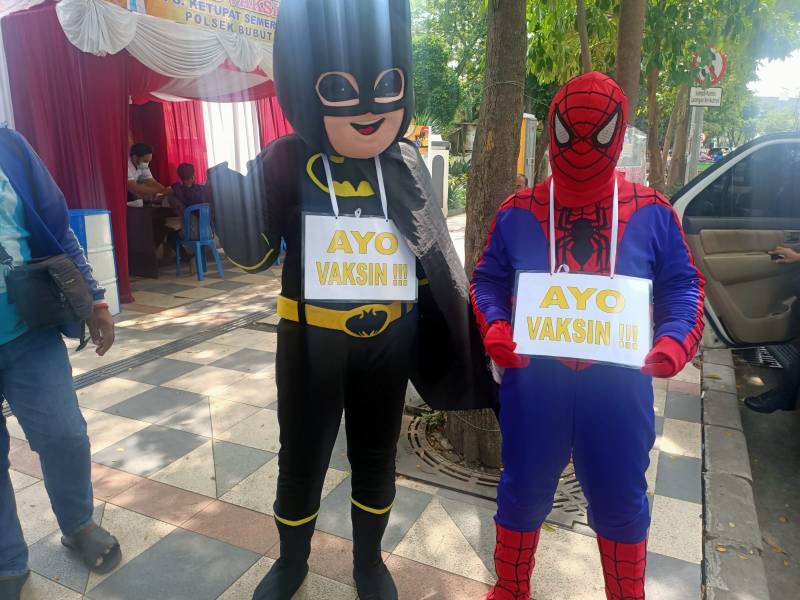 Dua super hero di Pos Polisi Bubutan