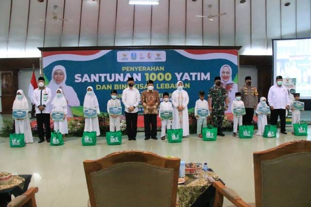 Pemkap Bojonegoro bersama Baznas Propinsi Jatim serahkan santunan ke anak yatim piatu