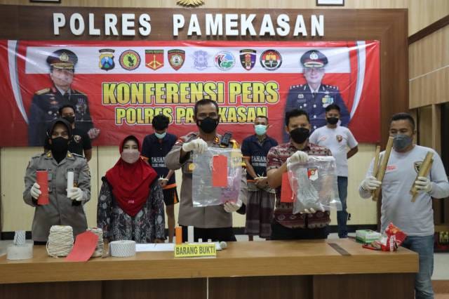 Kapolres Pamekasan mengelar konperensi pers ungkap lasus bahan peledak 