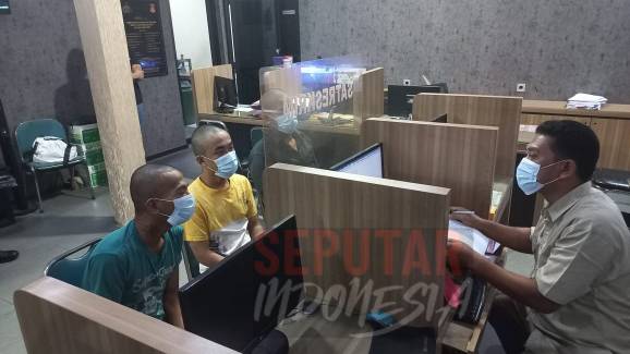 Dua pelaku saat jalani penyidikan