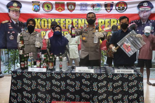 Polres Pamekasan pamerkan ungkap Kasus Premanisme, Miras dan Sajam