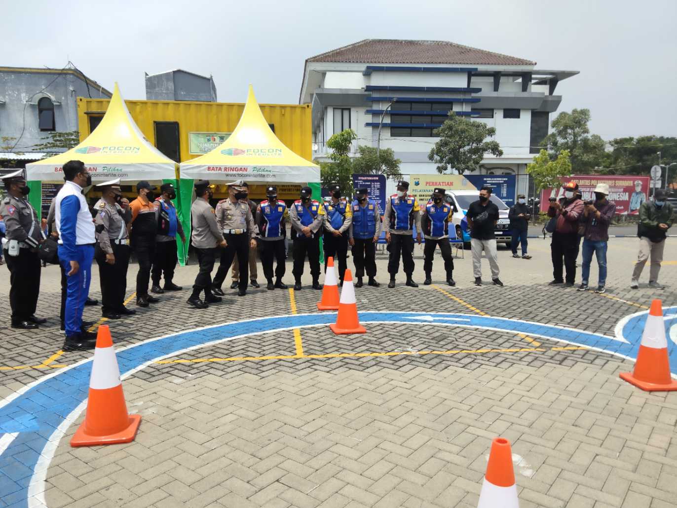 Kapolrestabes Kombes Yusep didampingi Kasat Lantas Polrestabes Surabaya AKBP Teddy di Satpas Colombo