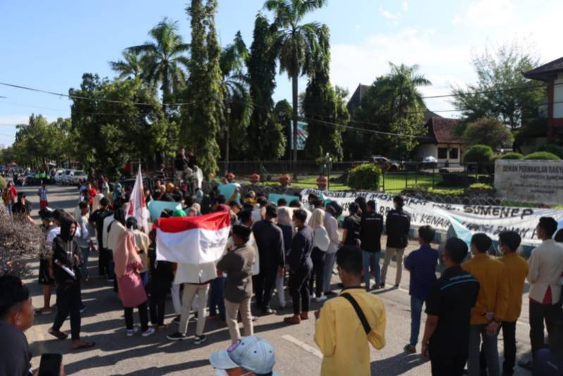 Aksi Mahasiswa Tolak Naiknya BBM di Sumenep
