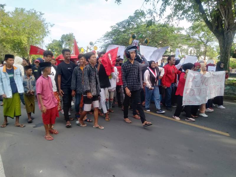 Demo Aliansi Masyarakat Peduli kemanusiaan