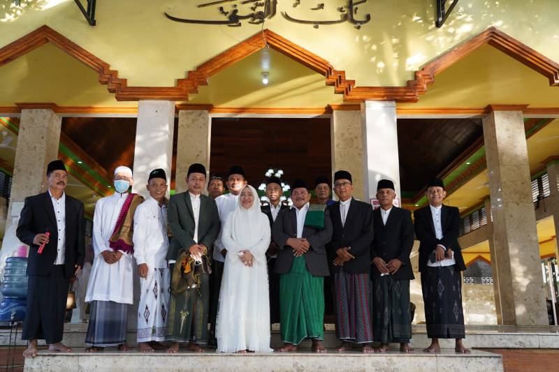 Forkopimda BojonegoroSholat Idul Fitri bersama warga