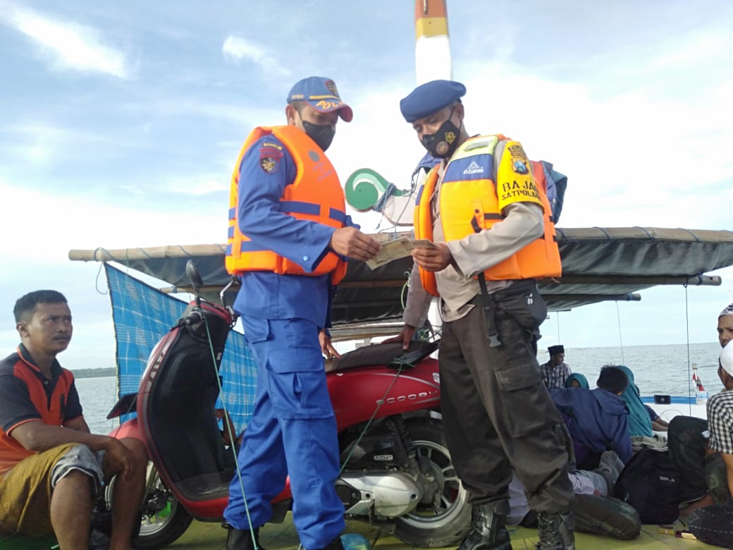 Patroli laut Polair Polres Sampang