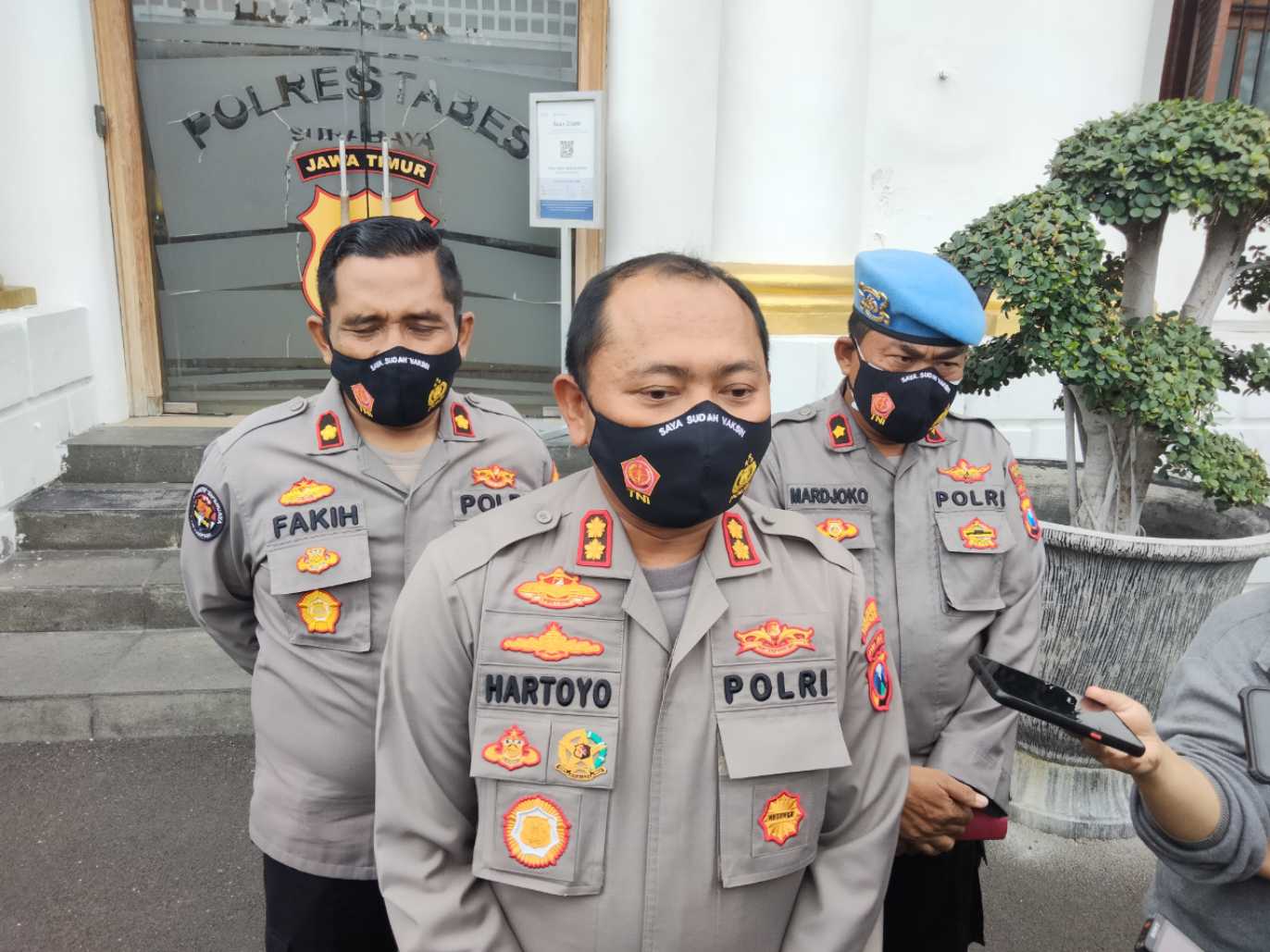 Wakapolrestabes Surabaya AKBP Hartoyo, Kasi Humas dan Kasi Propam