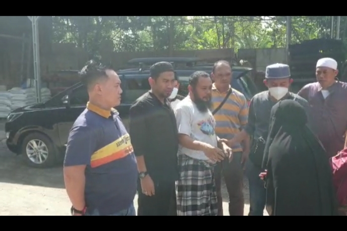 DPO berkaos putih yang diamankan petugas gabungan
