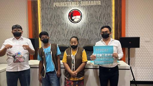 Dua pengedar sabu yang ditangkap Polisi Surabaya
