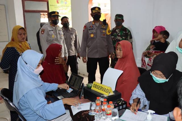 Vaksinasi di Desa Kramat, Kecamatan Tlanakan, Pamekasan
