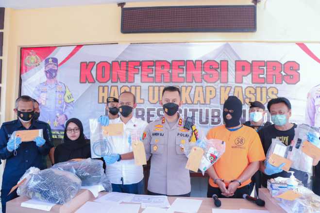 Polres Situbondo pamerkan pelaku Pembunuhan sopi truk