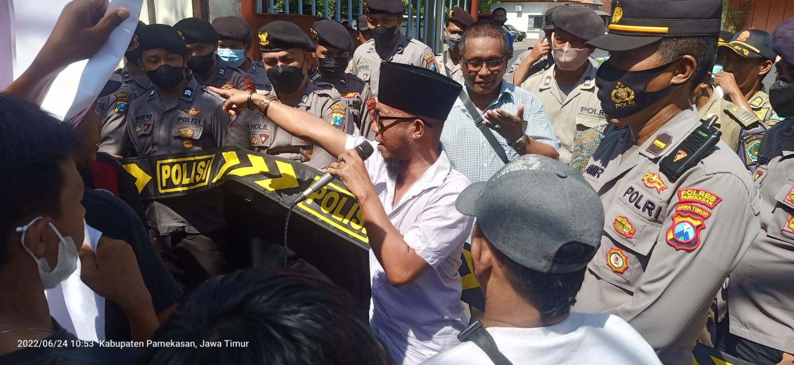 Aksi Unras yang dilakukan KOMAD