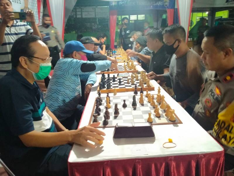 Mapolsek Tambaksari gelar lomba catur