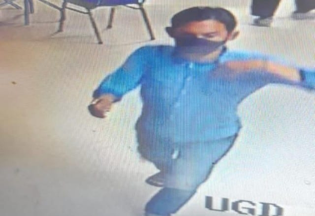 Pelaku pencurian RS Unair yang terekam kamera CCTV.