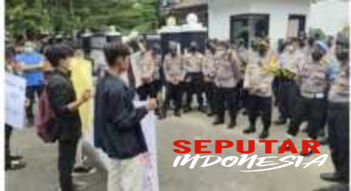 Demo di Kejari Sampang