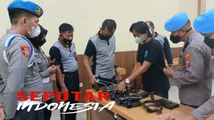 Kasi Propam Polres Pamekasan periksa Senpi Anggota, antisipasi penyelahgunaan