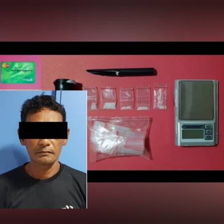Tersangka sabu dan barang bukti yang disita