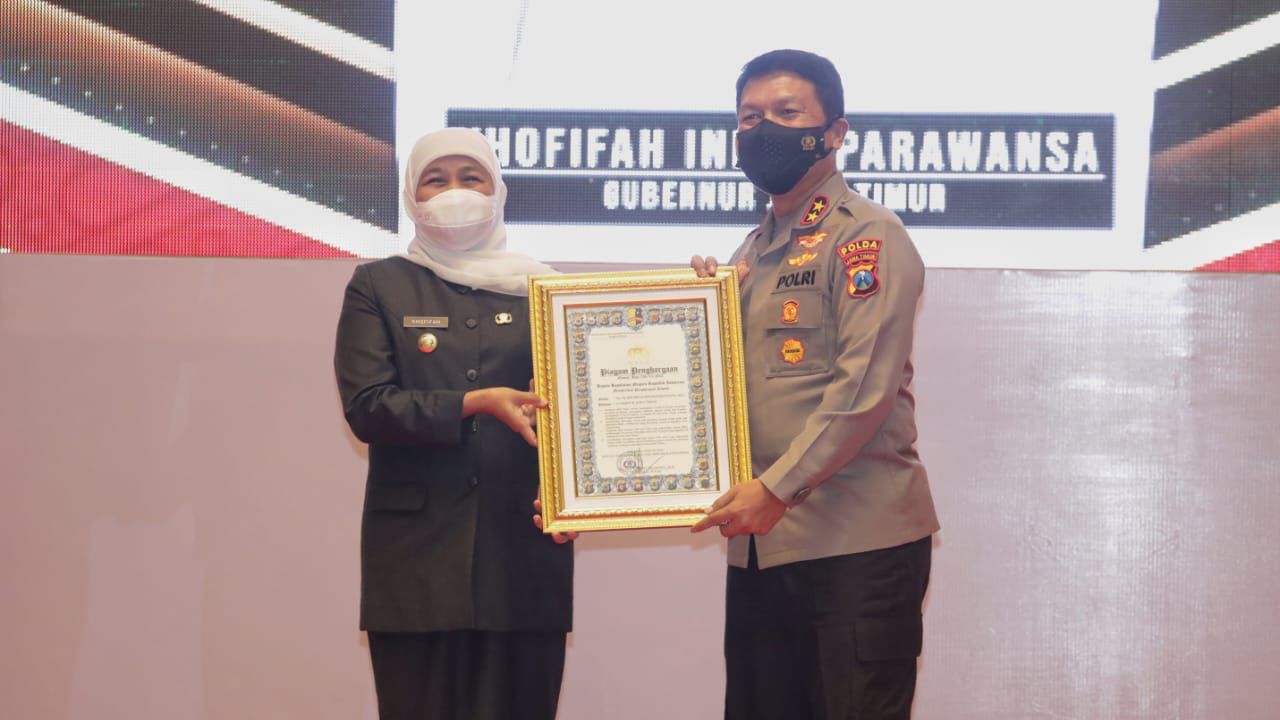 Gubernur Jatim terima penghargaan pin mas
