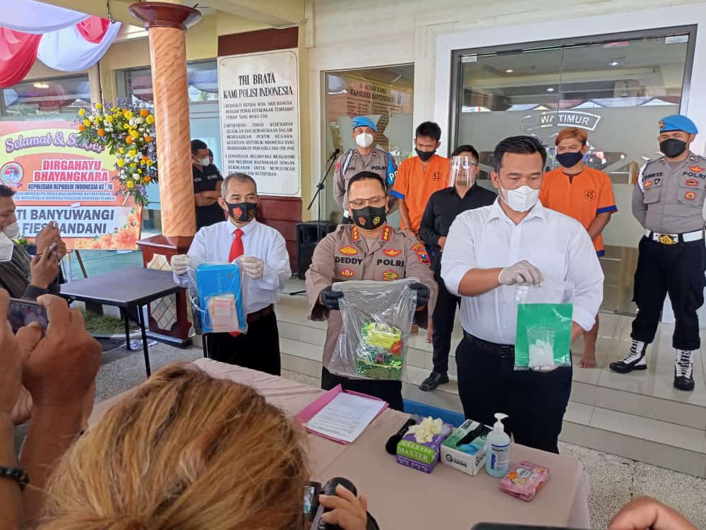 Kapolresta Banyuwangi pamerkan pelaku dan barang bukti